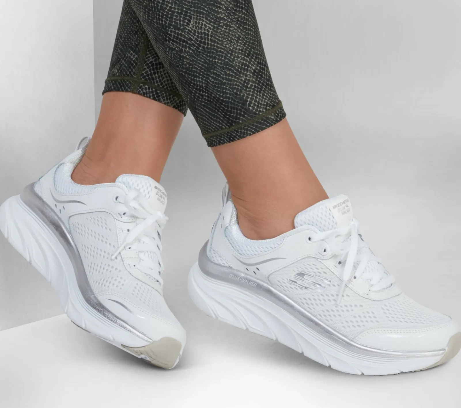 Com Atacadores|Sapatilhas-SKECHERS Relaxed Fit: D'Lux Walker - Infinite Motion BRANCO / PRATEADO